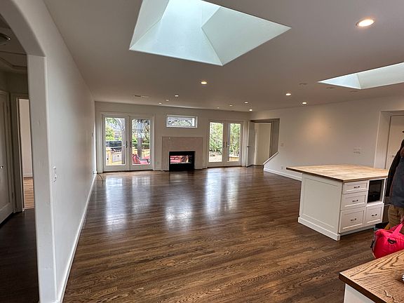 2nd image of 607 Miramar Dr
