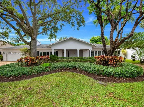 8820 N Lake Dasha Dr, Plantation, FL 33324