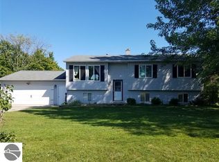 10529 S Walnut Dr, Traverse City, MI 49684