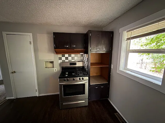 2 bed, 700 sqft, $950 — Photo 3