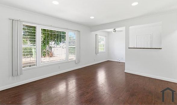 1st image of 534 Hyde Park Pl #534