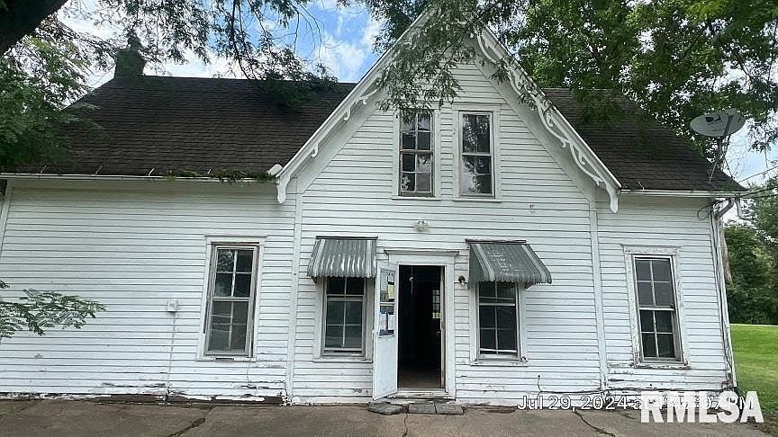 1st image of 221 2nd Ave E