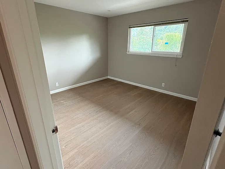 bedroom before new can lights
