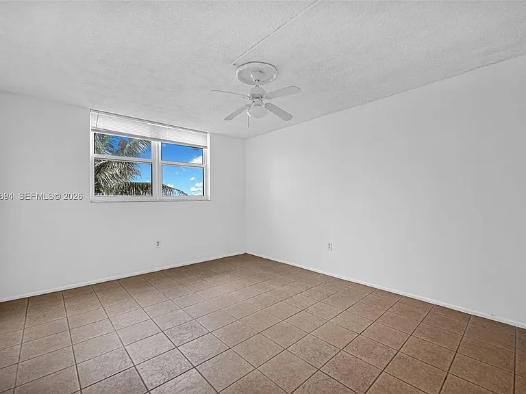 1075 NE Miami Gardens Dr #408 — Photo 4