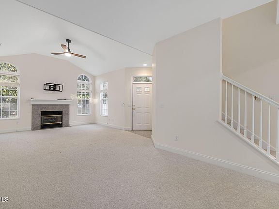5th image of 184 Avonlea Pl #184