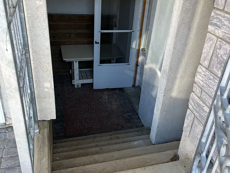 298 McKee Ave — Photo 10