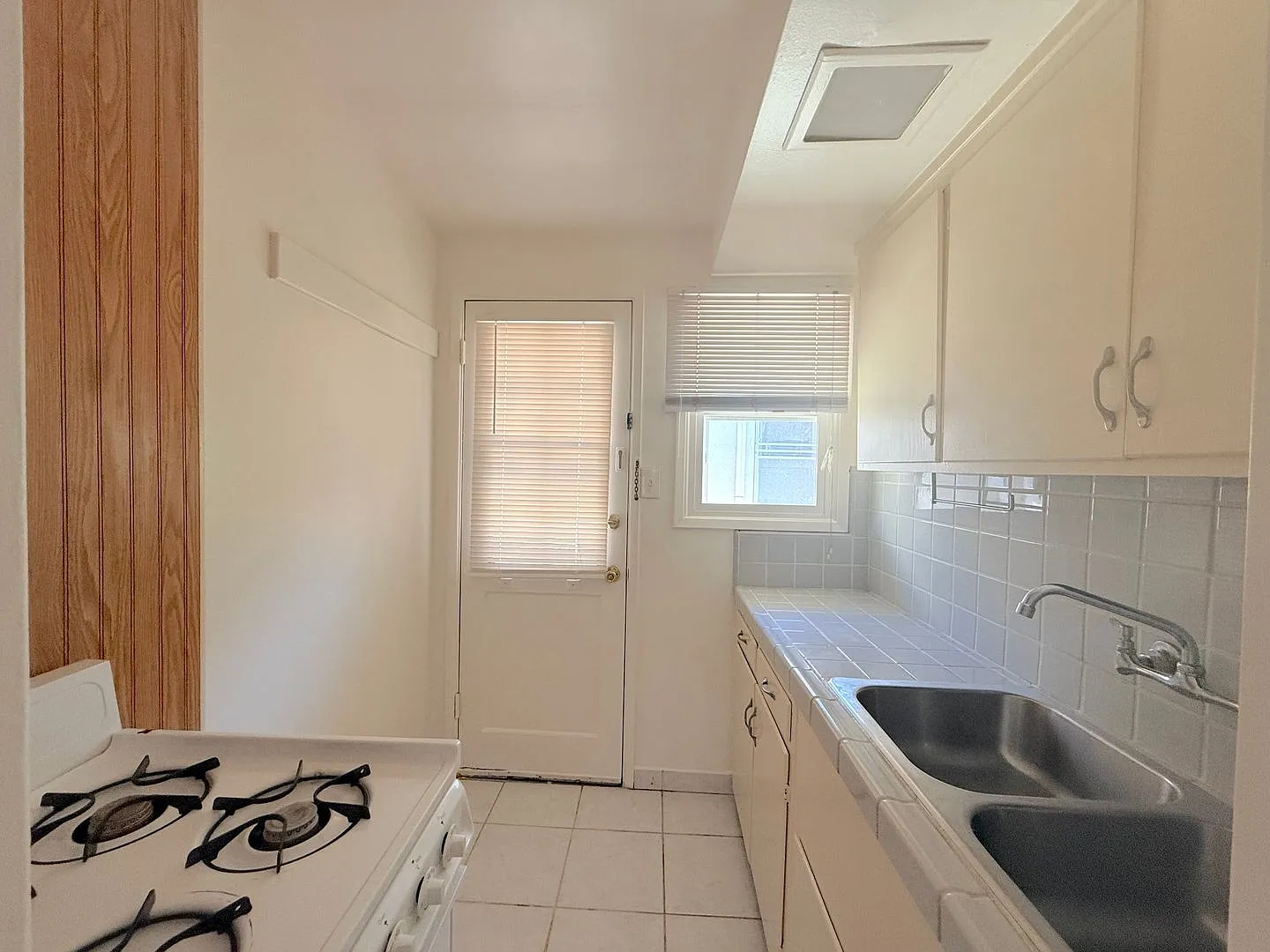 207-209 S Mission Dr — Photo 3