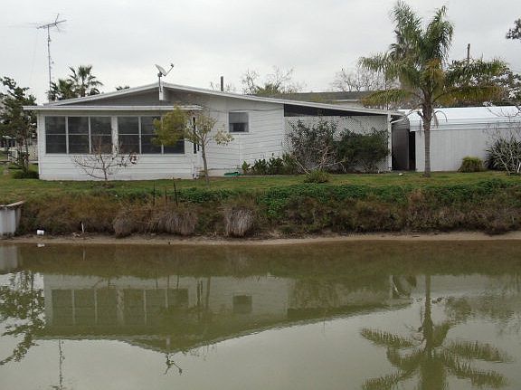 2nd image of 300 E Speckled Trout Ln