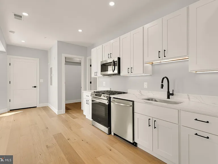 3215 Mount Pleasant St NW #201 — Photo 8