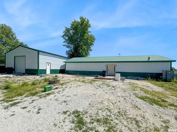 19 Grandview Dr, Versailles, IL 62378