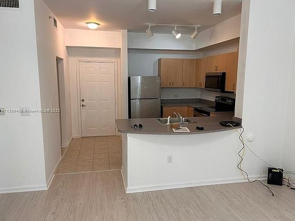 5th image of 533 NE 3rd Ave APT 236