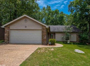 96 Rolling Oaks Dr, Maumelle, AR 72113
