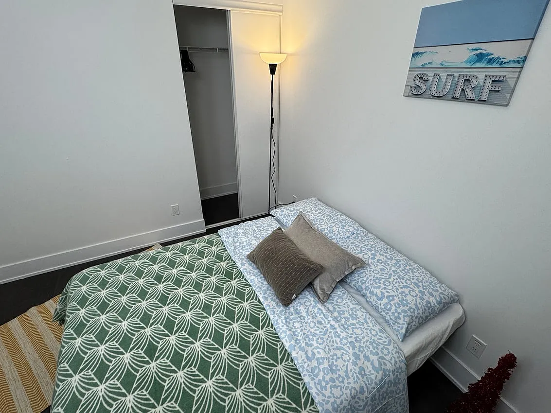 Deluxe Room - Church St & Carlton St — Photo 3