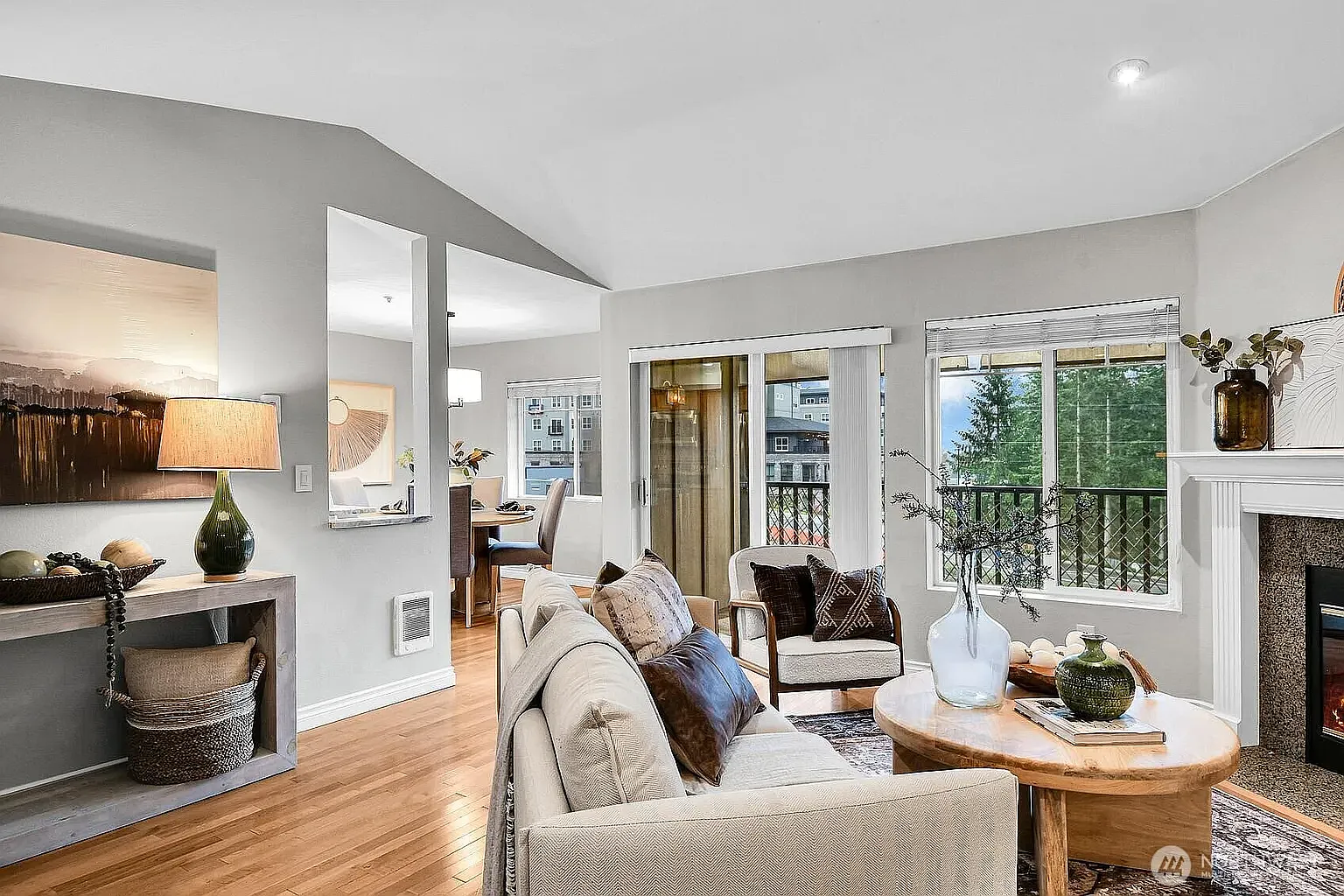 2 bed, 887 sqft, $2,250 — Photo 1