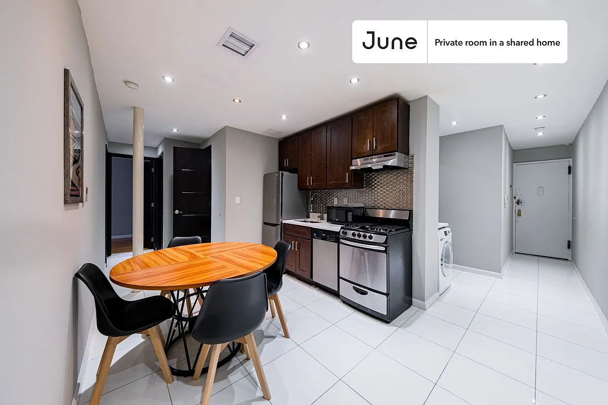 Full bedroom in 4 bed/2 bath home in Upper West Side #1827 D — Photo 4