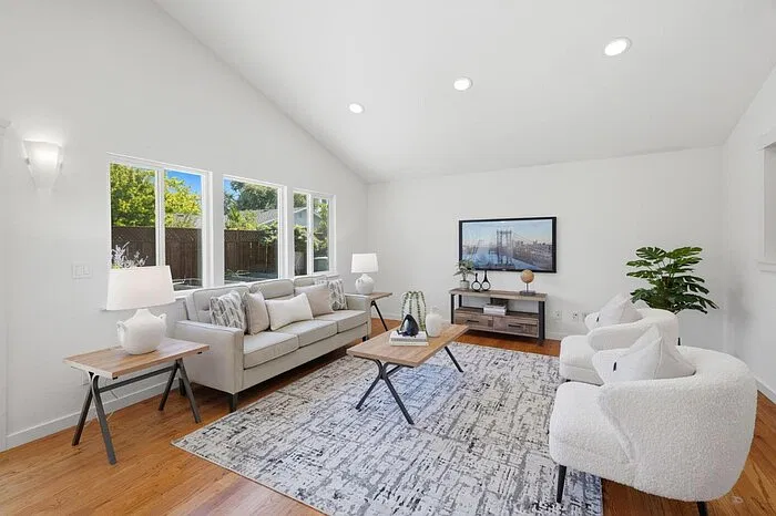 3 bed, 1820 sqft, $5,900 — Photo 3