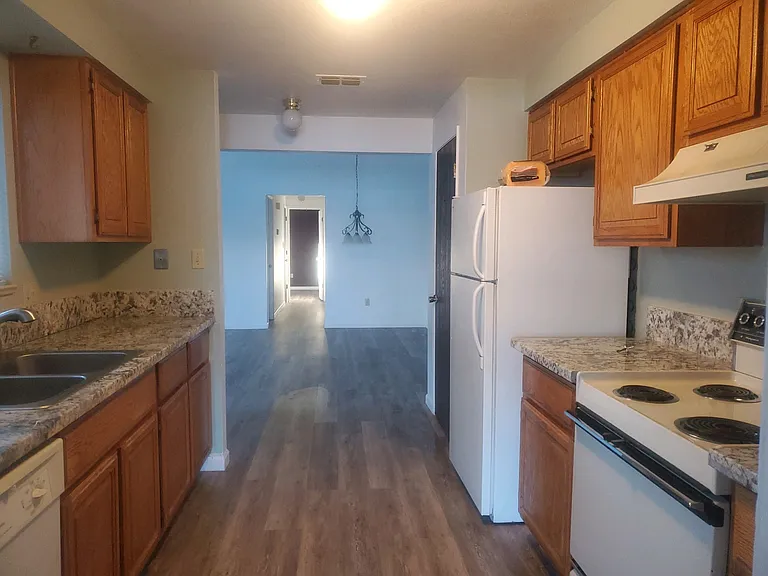 992 Round House Ln #A — Photo 18