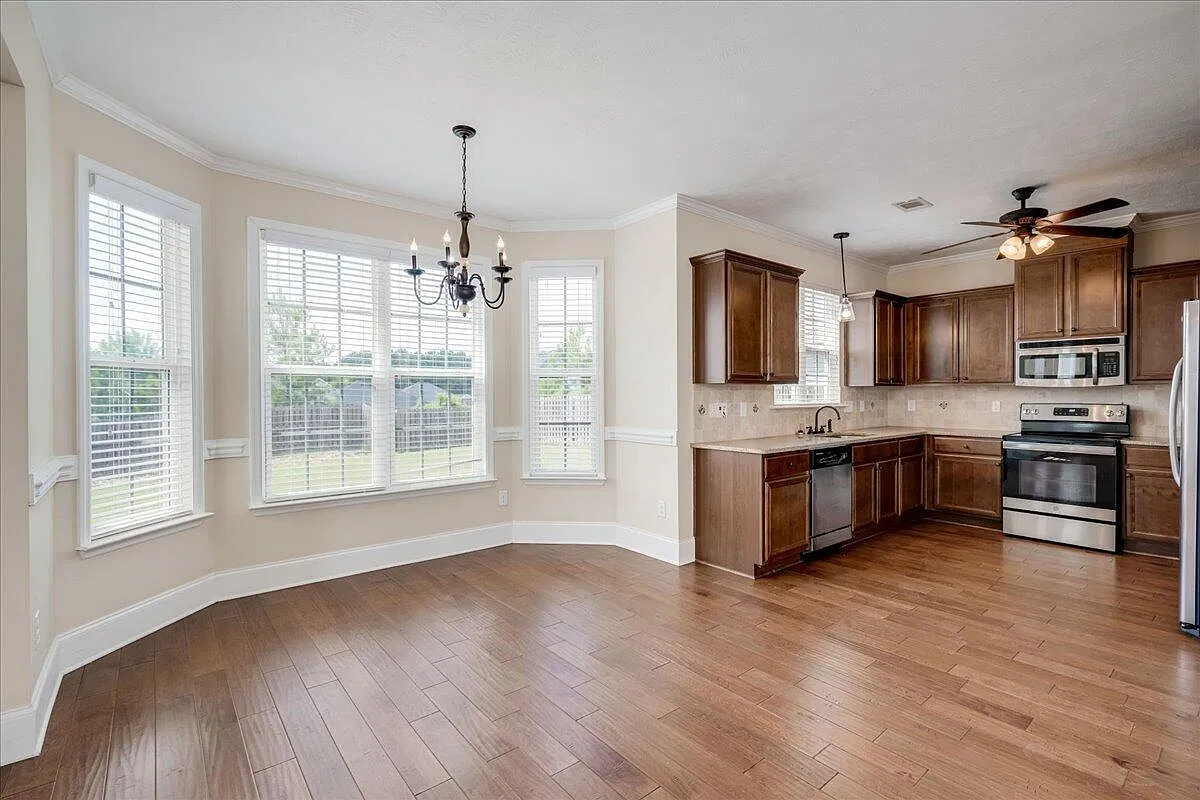 4 bed, 2.5 bath, 2130 sqft, $2,250 — Photo 4