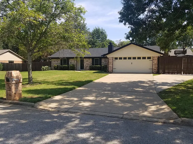 306 Patty Ct — Photo 1