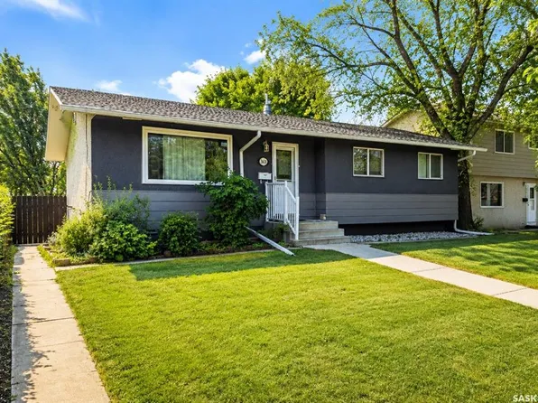 2638 Eastview, Saskatoon, SK S7J 3G8