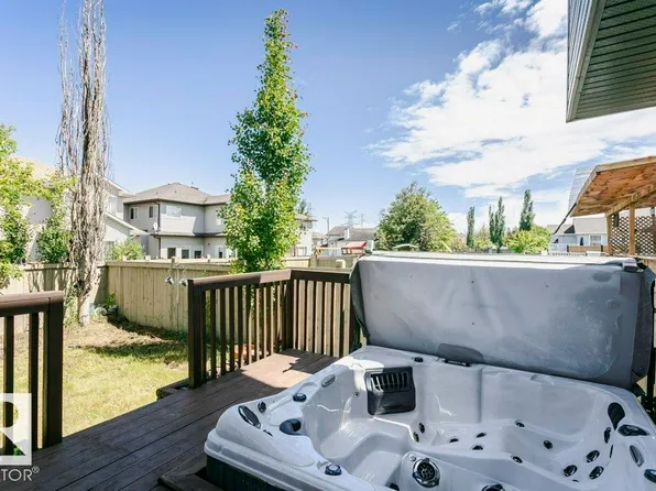 8018 3rd Ave SW, Edmonton, AB T6X 1K6