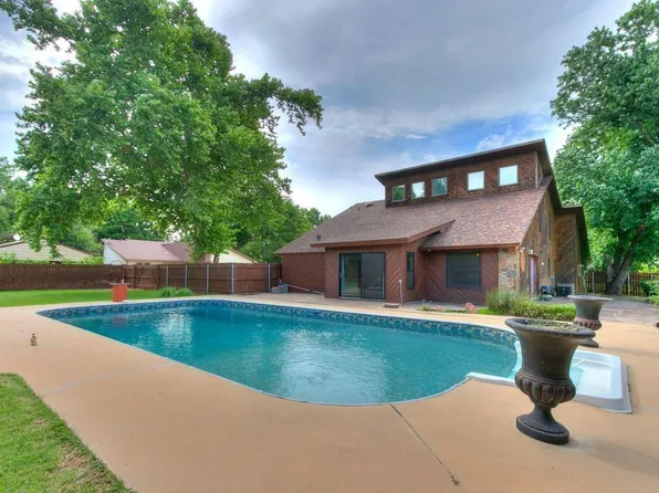 703 Timber Ct, Chickasha, OK 73018