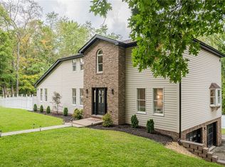 328 Comstock Dr, Irwin, PA 15642