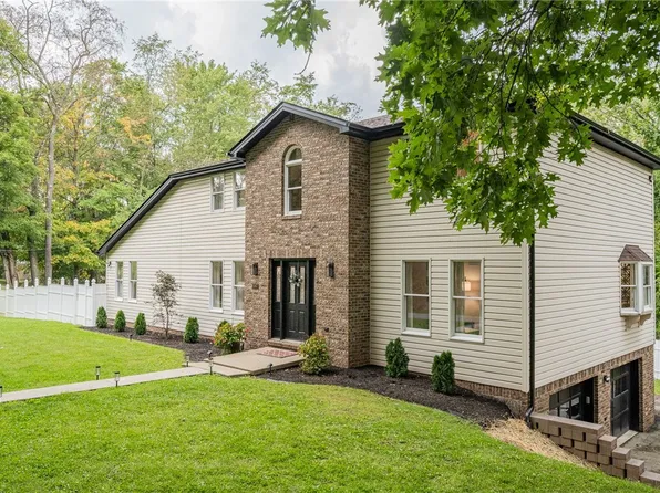 328 Comstock Dr, Irwin, PA 15642