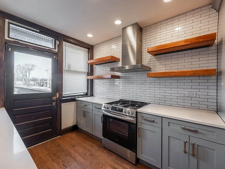 2626 W Devon Ave #3 — Photo 2