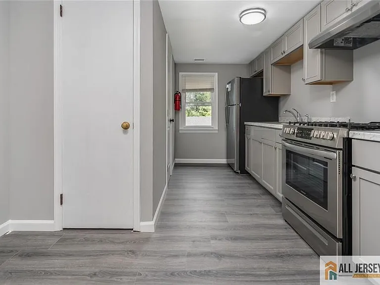 153 Belvidere Ave — Photo 4