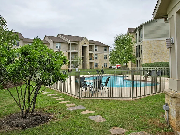 Oakland Hills Apartments — Photo 11