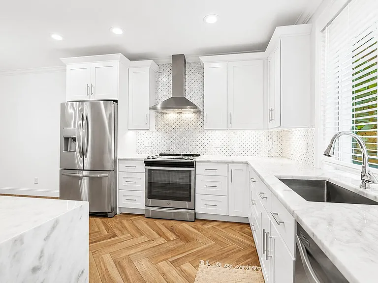 350 SW 8th St #2 — Photo 6