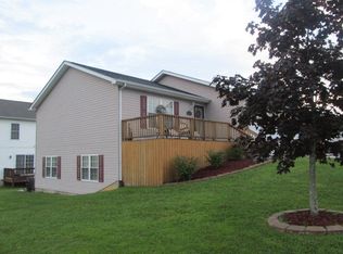 101 Northern Pl, Mount Hope, WV 25880
