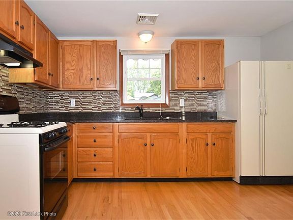 3rd image of 97 Woodbury St