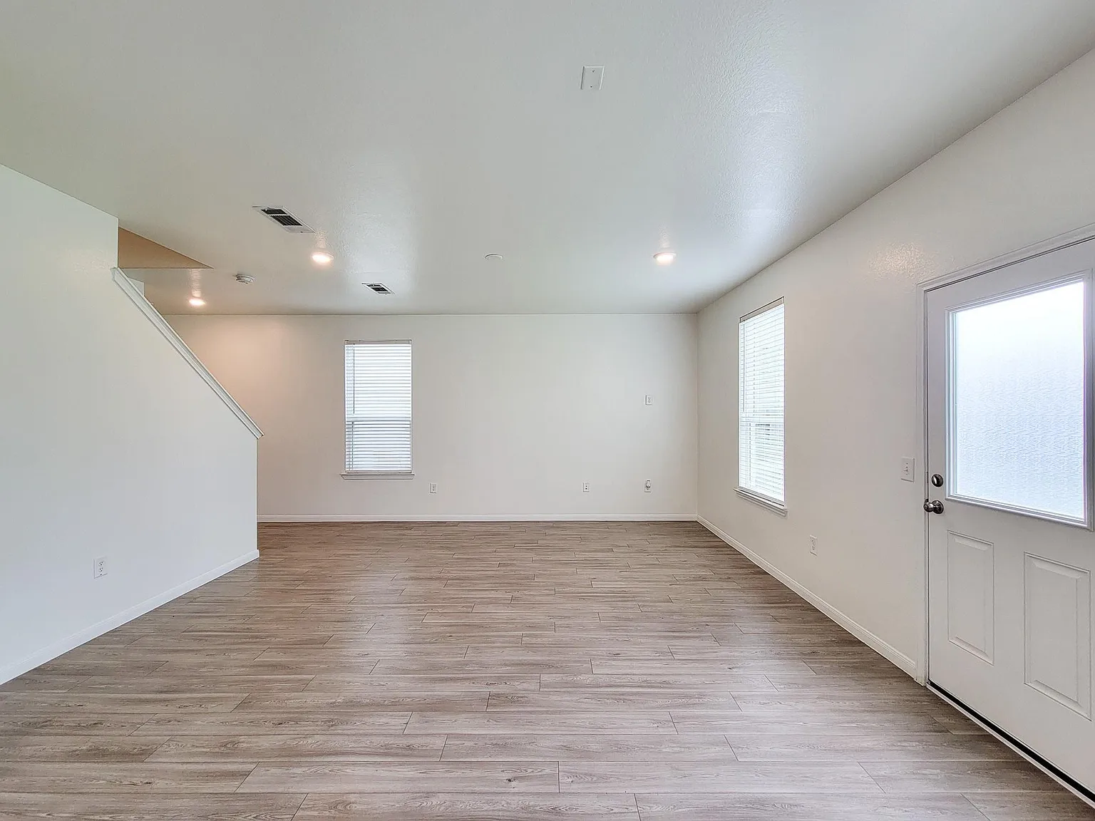 4 bed, 2.5 bath, 1698 sqft, $2,100 — Photo 4