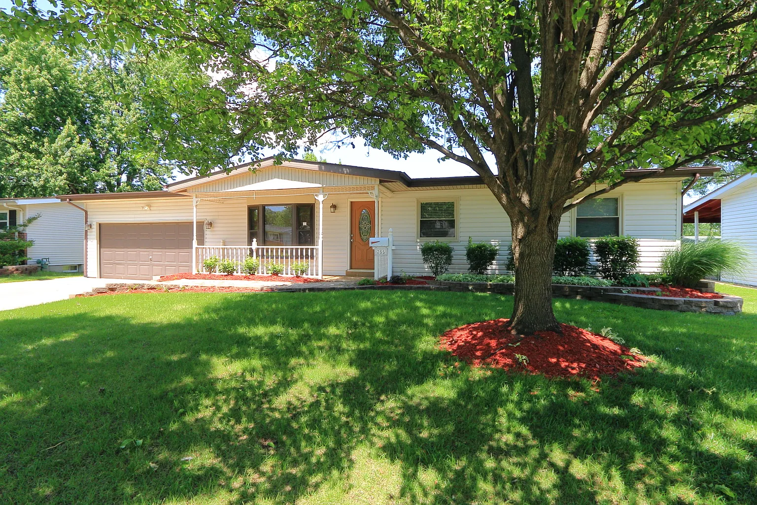 755 Pelican Ln photo 1