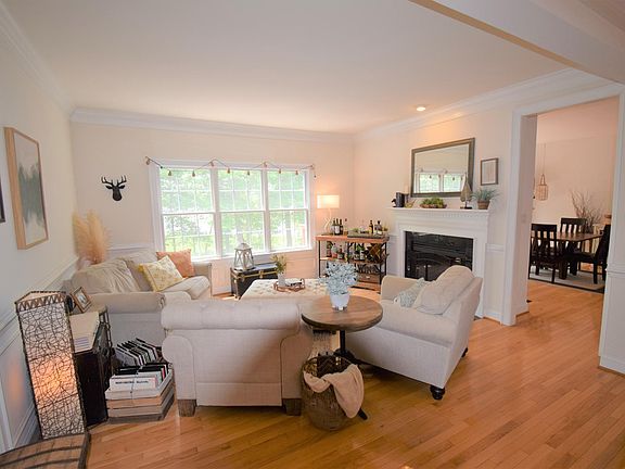 4th image of 16858 Panorama Dr