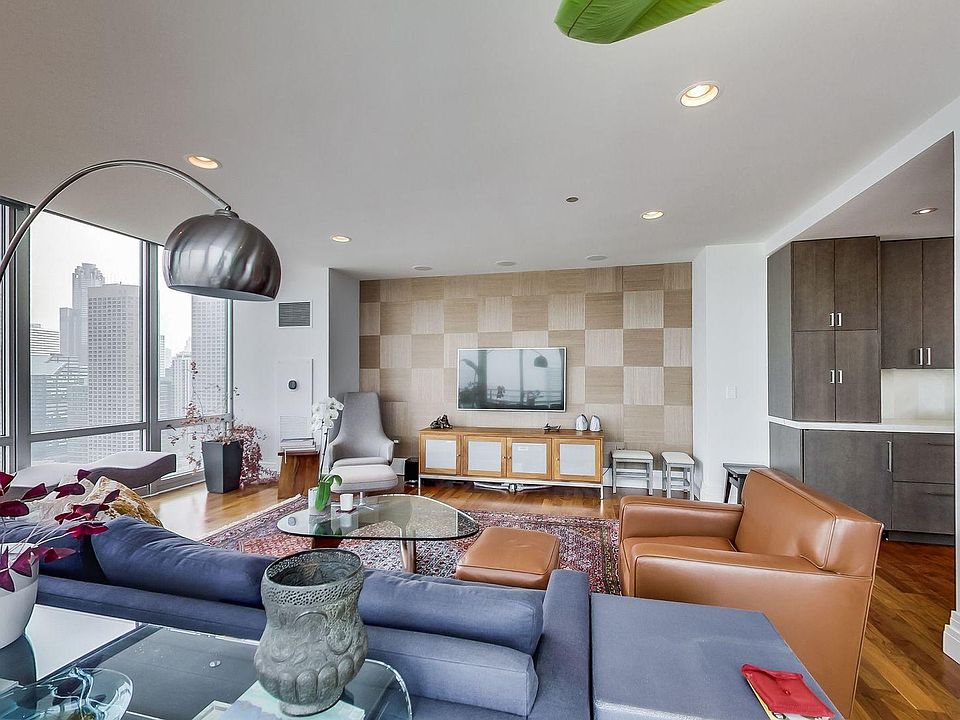 1st image of 737 W Washington Blvd APT 2501