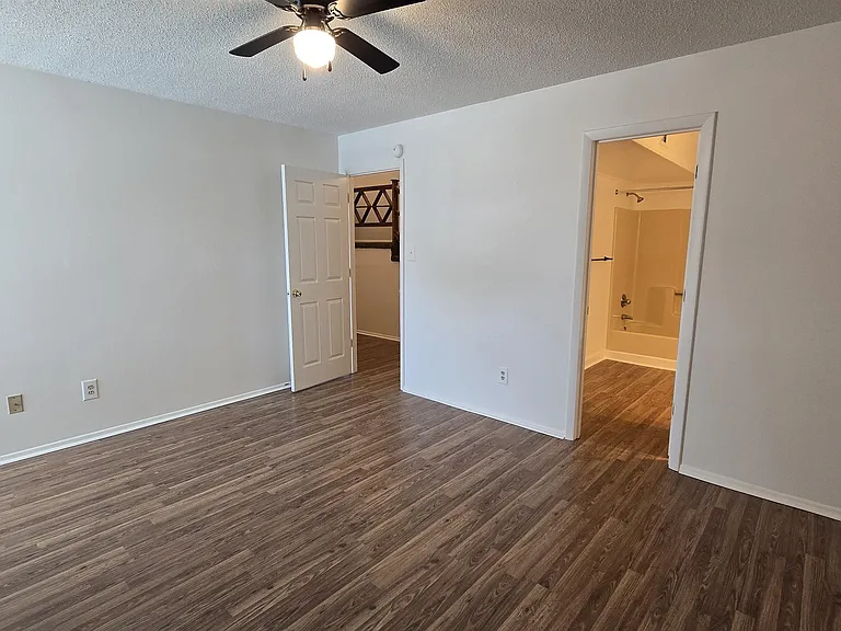 313 Westcliff Ctr — Photo 4