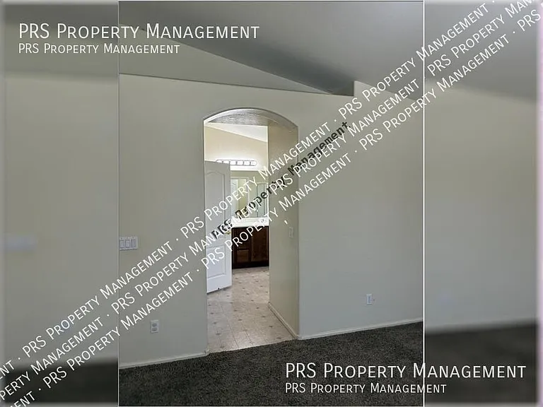 1744 E Robin Ln — Photo 15