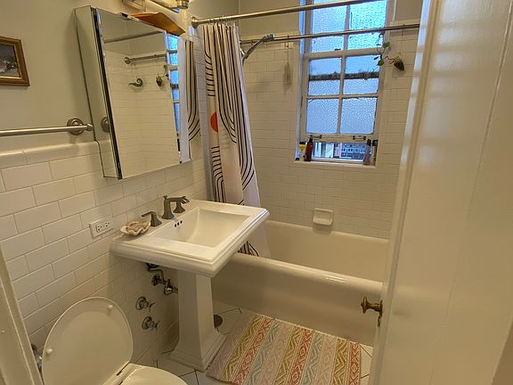4th image of 3270 N Lake Shore Dr APT 13C