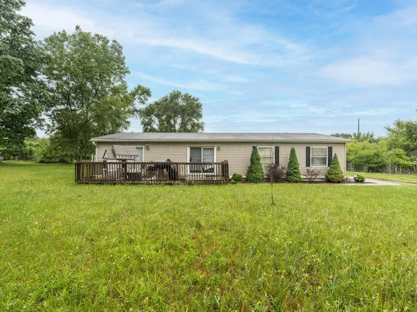 430 N Blue Creek Rd, Benton Harbor, MI 49022
