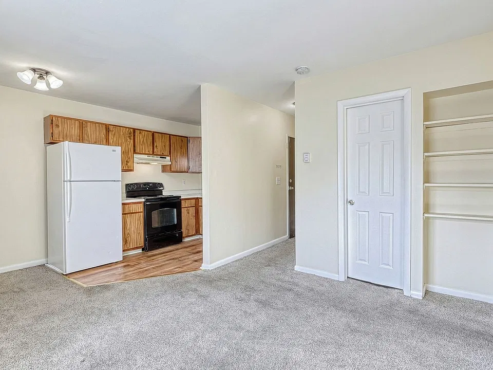7 Adams St