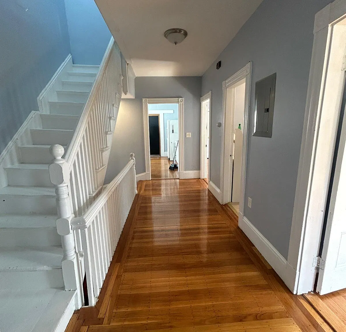 3 bed, 1000 sqft, $3,200 — Photo 1