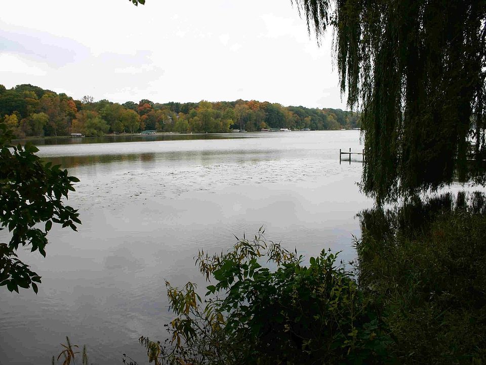 West facing lakeshore!
