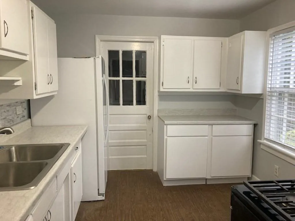 2 bed, 1.0 bath, $1,350 — Photo 4