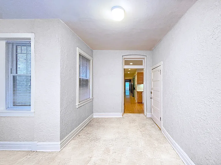 819 W Buena Ave #3 — Photo 22
