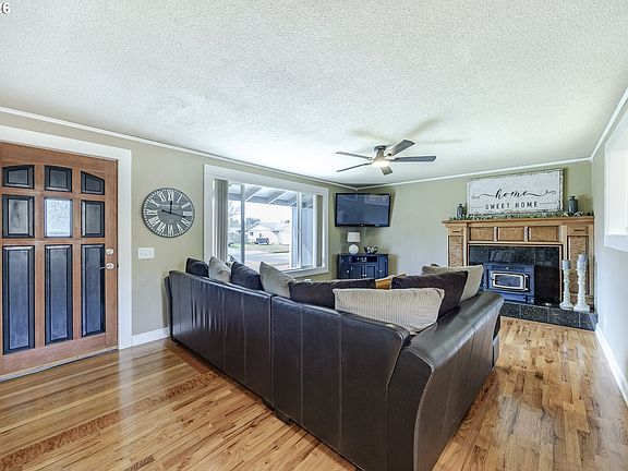 5th image of 541 Durham Ave