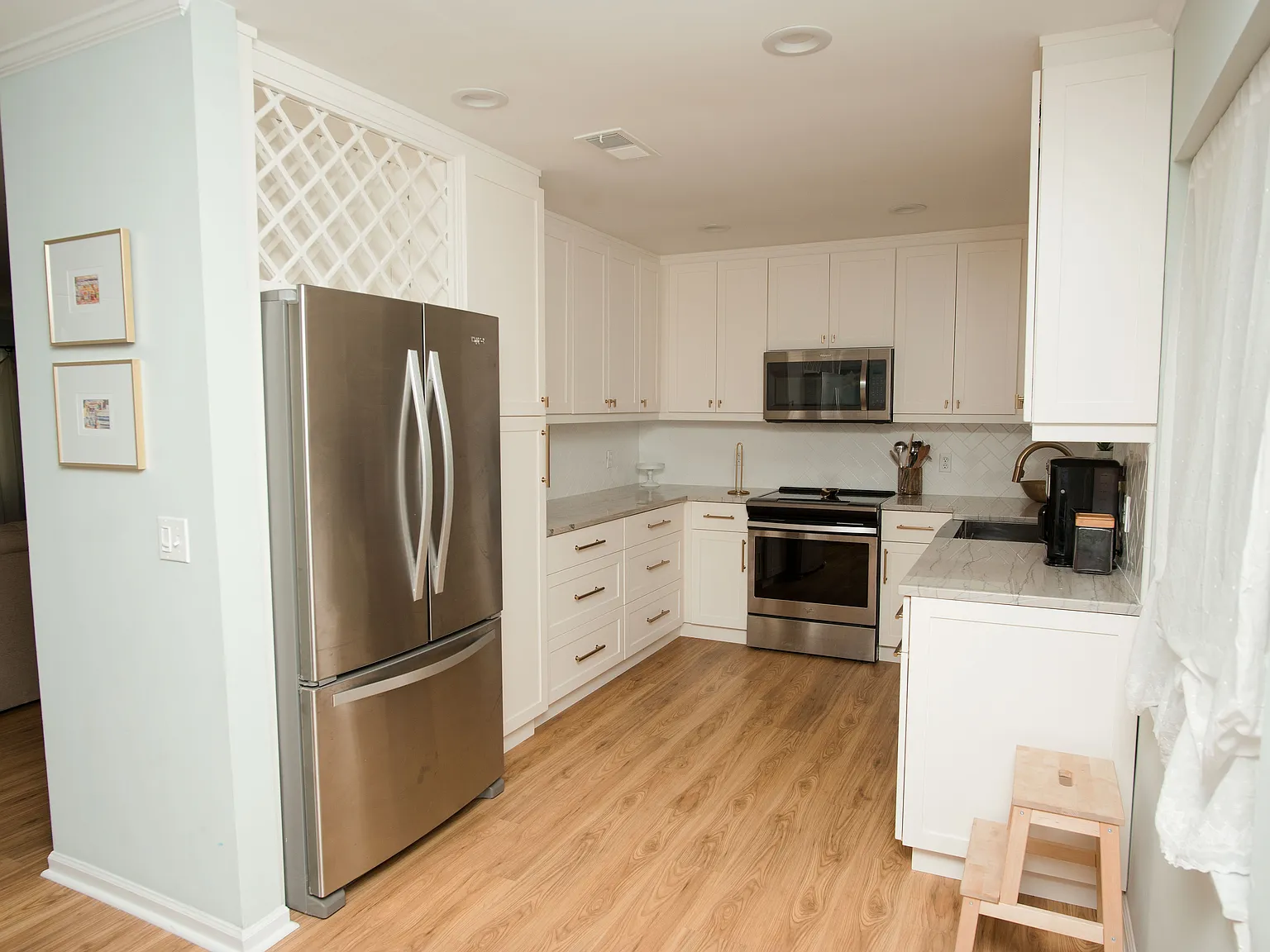 3 bed, 1727 sqft, $3,950 — Photo 3