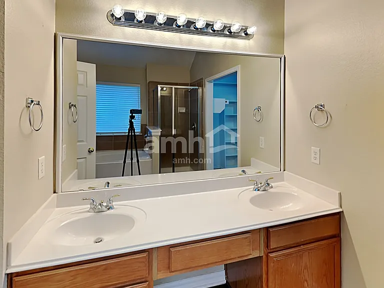 316 Stormydale Ln — Photo 12